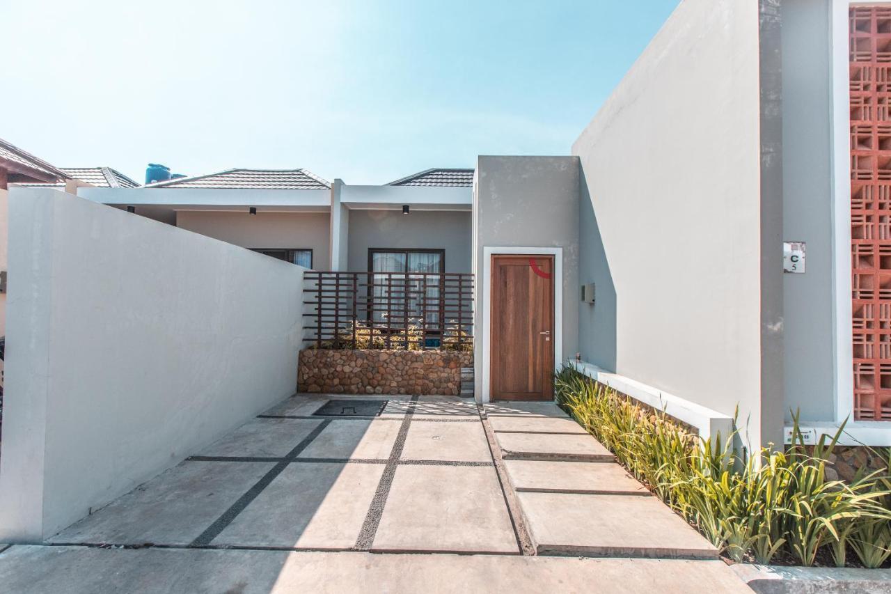 Collection O 9 Villa Ubud Anyer Exterior photo